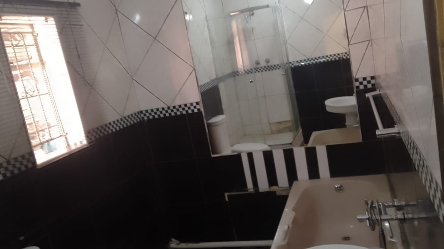 To Let 4 Bedroom Property for Rent in Kagisanong Free State